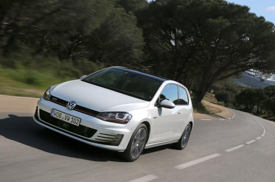  Volkswagen Golf GTi 5-Door 2015 года  (фото 35 из 48)
